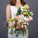 Ассиметричный букет Разрисованная Вуаль из роз и лилий mini