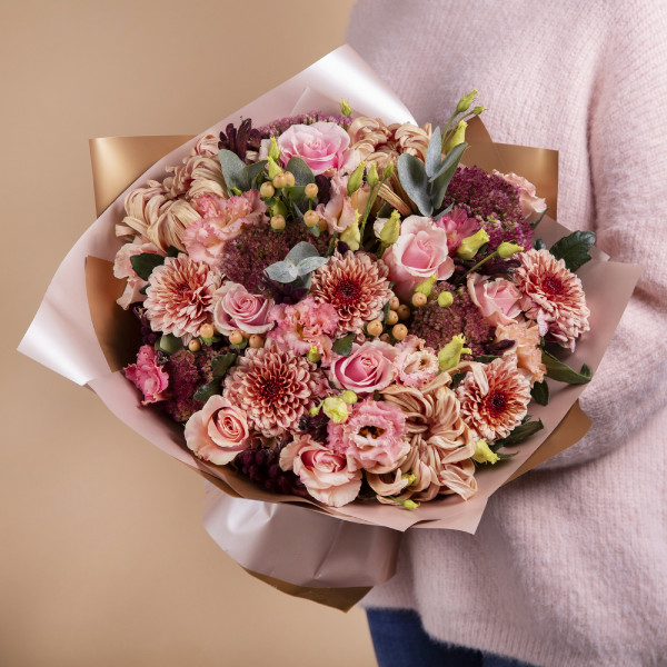 Букет «Бархатистый звон» с розой и хризантемой midi