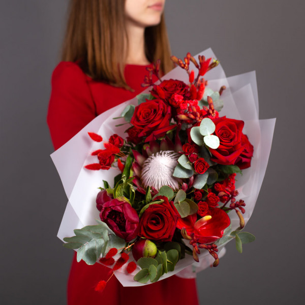 Авторский букет Экзотика с розами и экзотическими цветами mini