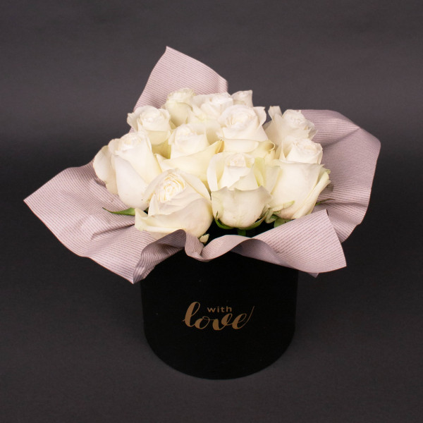Букет "Стиль" белая роза в шляпной коробке, 11 шт., Эквадор