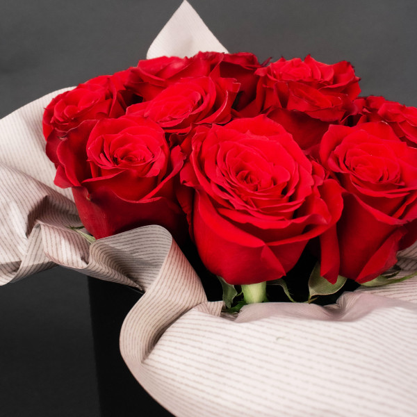 Букет &quot;Комплимент&quot; Красная роза в шляпной коробке, 15 шт., Эквадор вид 5