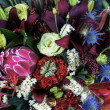 Эксклюзивный букет Корнелия из роз и экзотических цветов вид 2