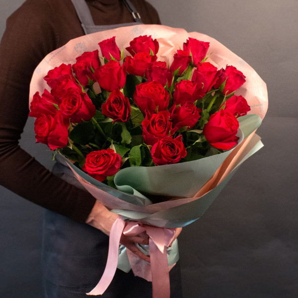 Букет из 25 красных роз вид 3