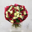 Букет Фуксия из красных и белых роз