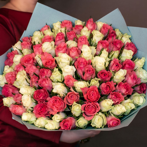 Букет из 101 белой и розовой кенийской розы